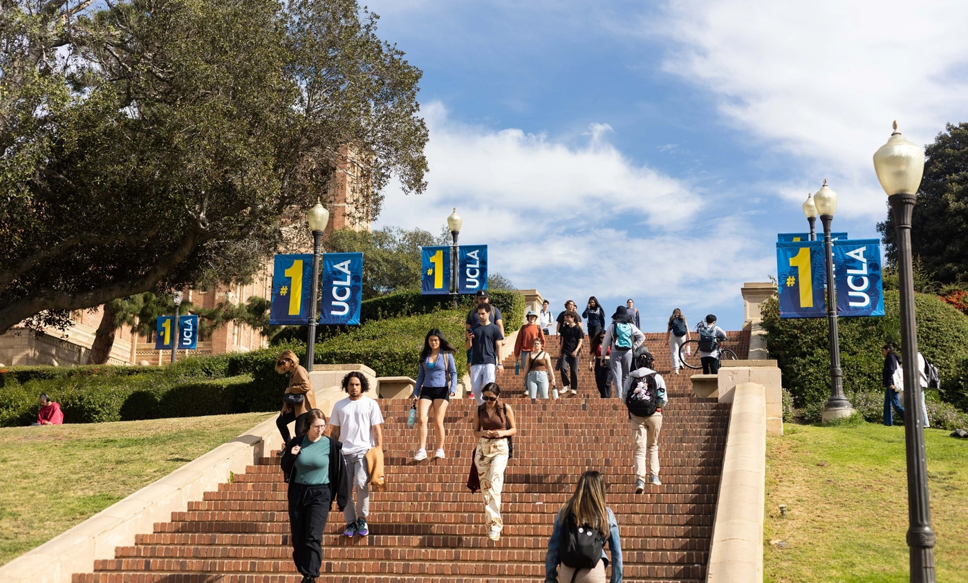 Mỹ nối lại phỏng vấn visa cho du học sinh